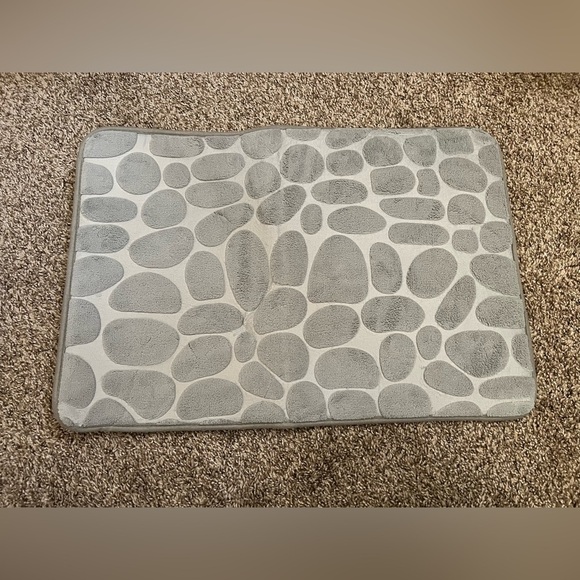 NEW BATHROOM RUG GREY COLOR - Picture 4 of 8